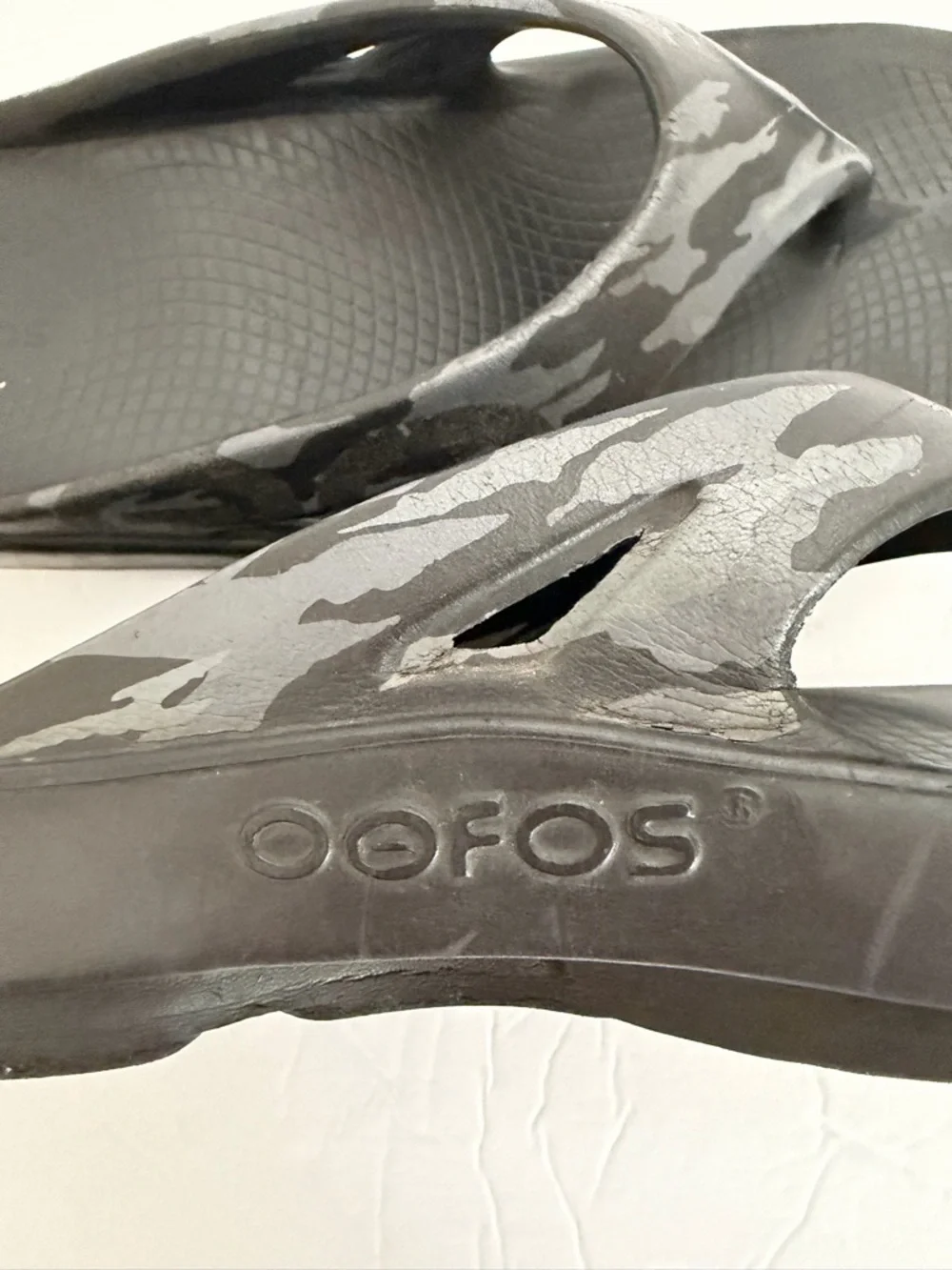 OOFOS OOriginal Thong Flip Flop Sandals Camo Comfort Recovery Unisex M9 W11